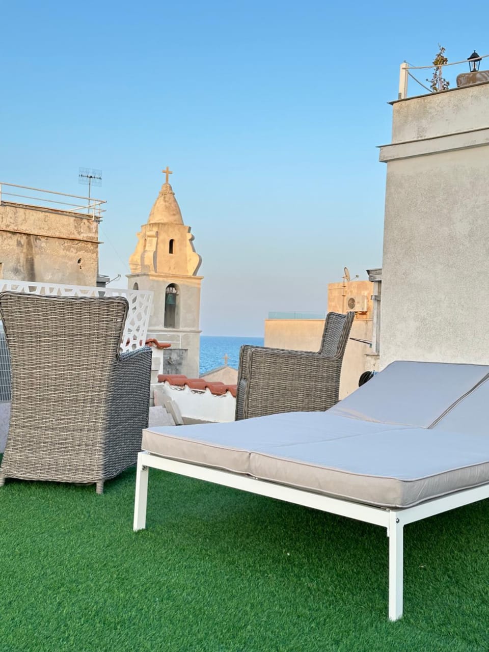 Cozy Sea View Flat with Private 83 sq Rooftop, Balcony, and BBQ in the Old Town Apartment in Vieste
