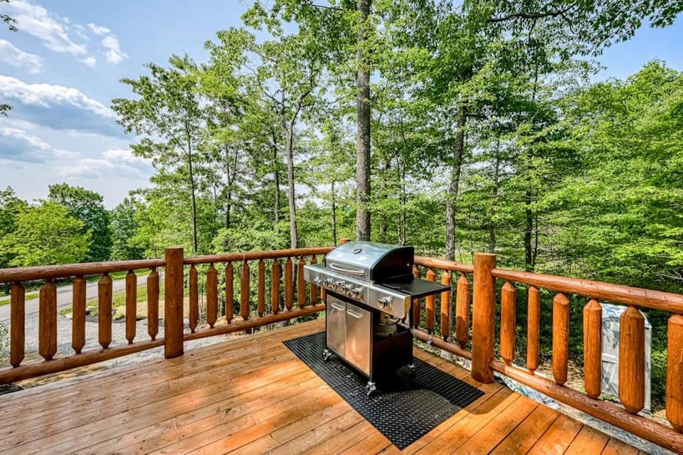 Deep Creek Mountain Retreat House in Deep Creek Lake