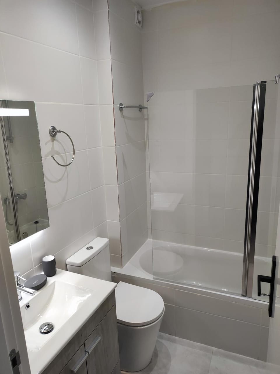 Shower, Toilet, Bathroom, Bath, towels