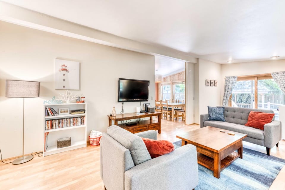 Sitka by the Sea - Meredith Lodging House in Manzanita