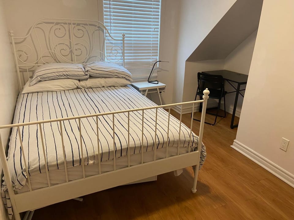 Quad Room with Private Bathroom 536A-Two Bedrooms Bed and Breakfast in Toronto