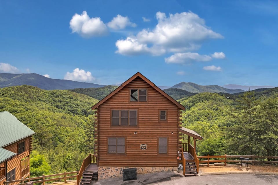Aurora,Free Tickets, Breathtaking Views, Cozy Cabin Retreat in the Smokies Comfort & Fun for All Cabin in Sevier County