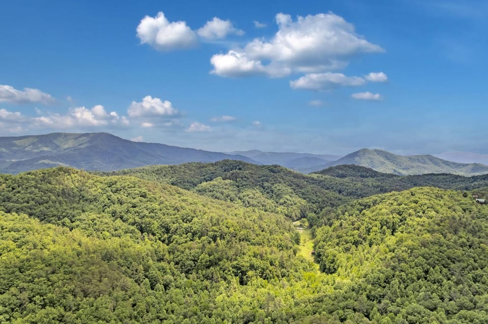 Aurora,Free Tickets, Breathtaking Views, Cozy Cabin Retreat in the Smokies Comfort & Fun for All Cabin in Sevier County
