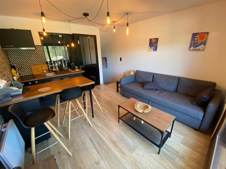 Studio cabine charmant idéalement situé à Châtel - FR-1-693-97 Cabin in Châtel