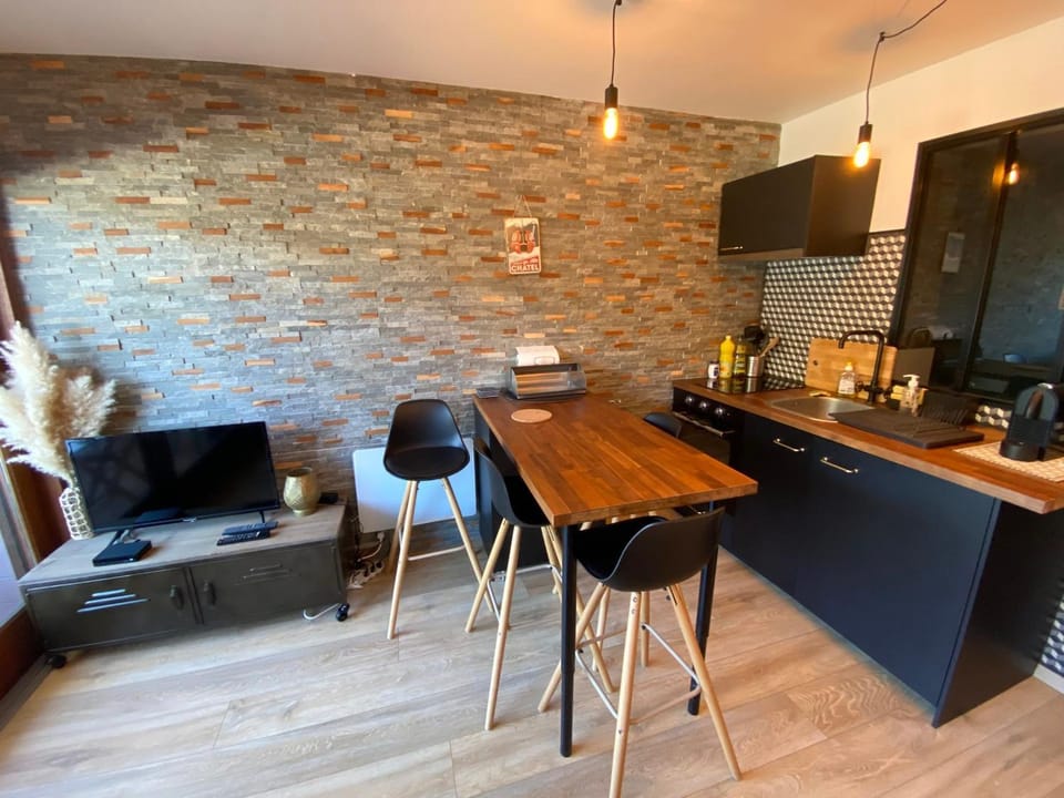 Studio cabine charmant idéalement situé à Châtel - FR-1-693-97 Cabin in Châtel