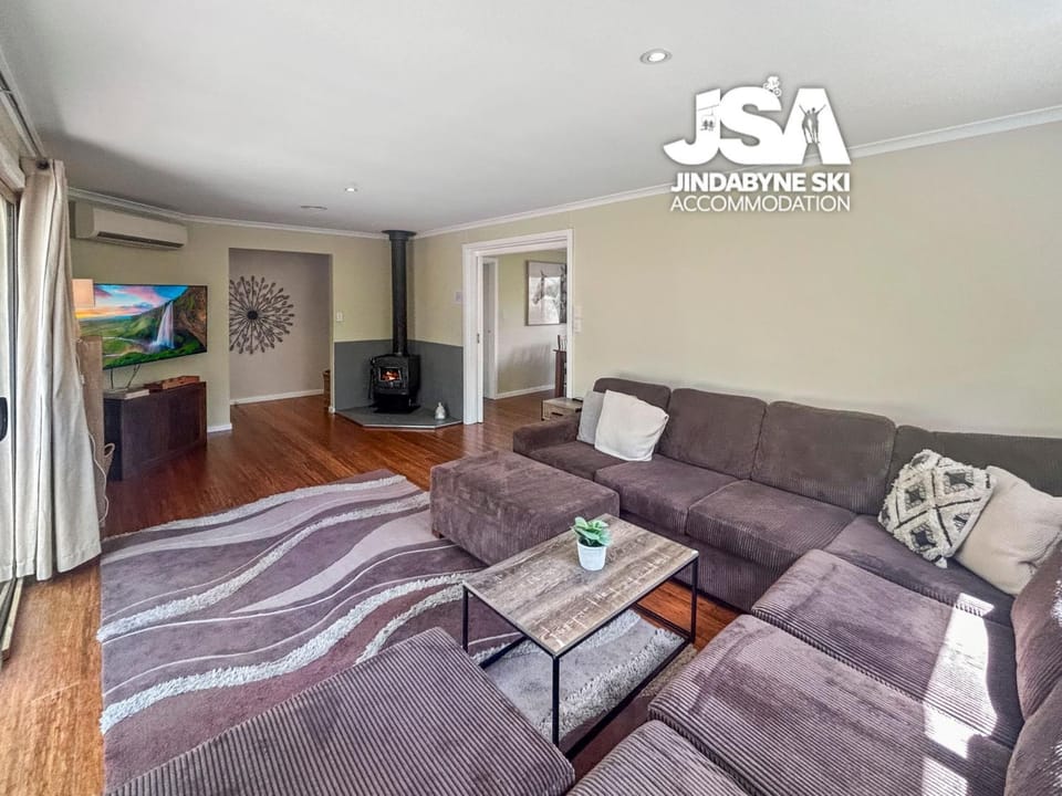 Communal lounge/ TV room, TV and multimedia, Living room, Seating area, Evening entertainment, fireplace