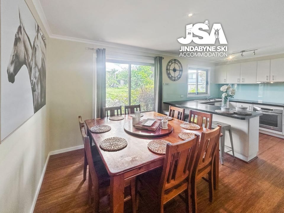 Kitchen or kitchenette, Dining area, pet friendly, stove