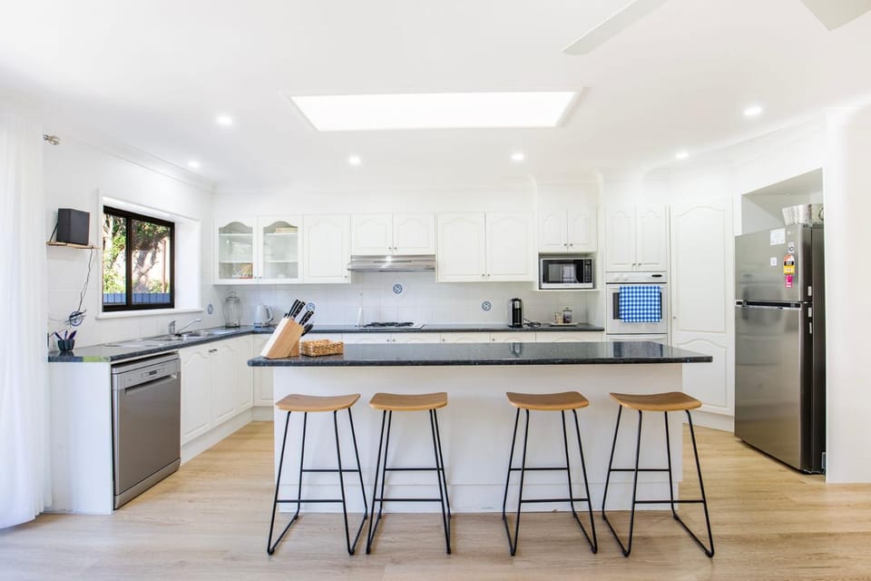 Seagrass Pet Friendly 10 Mins Walk to Beach House in Vincentia