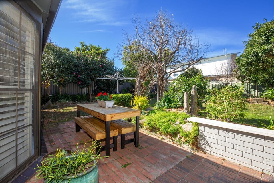 Seagrass Pet Friendly 10 Mins Walk to Beach House in Vincentia