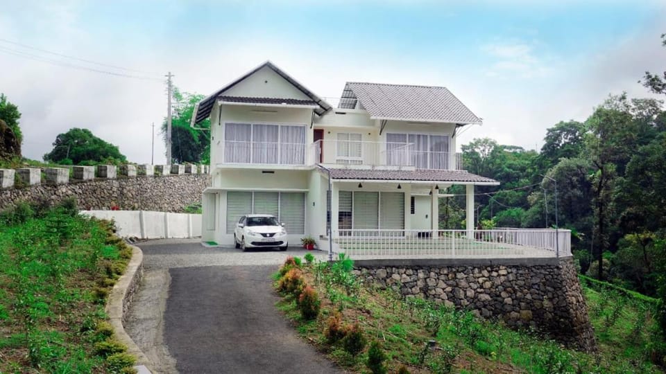 Property building, Day, Garden, Parking
