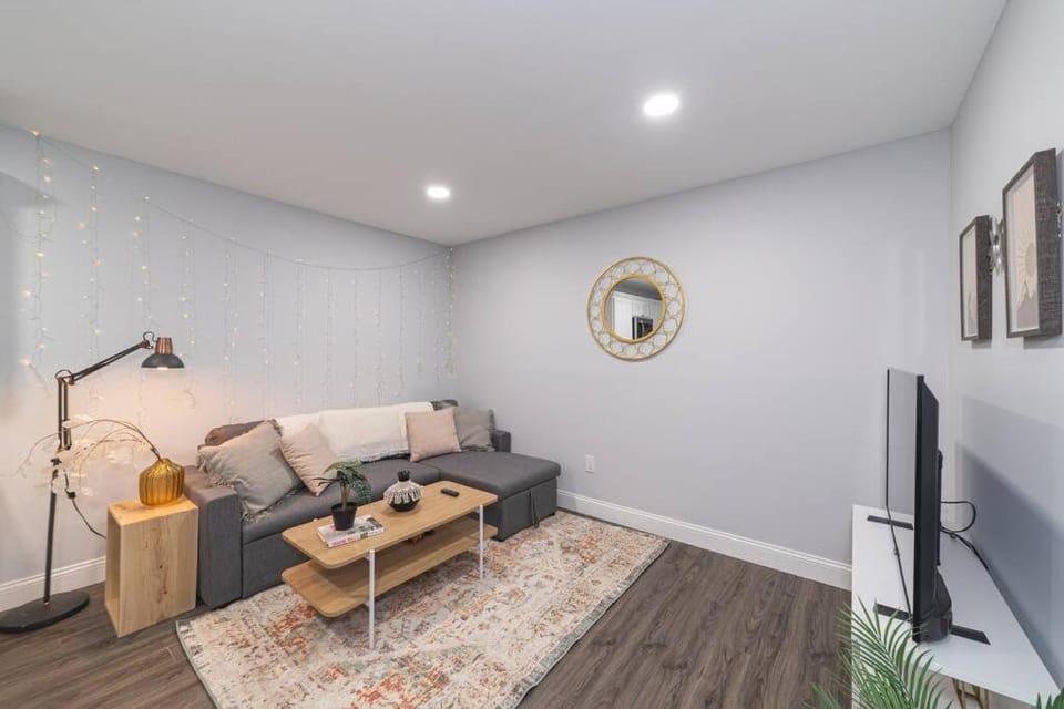 Suite Dreams 2BR Parking Yale New Haven Lawn Club Apartment in New Haven