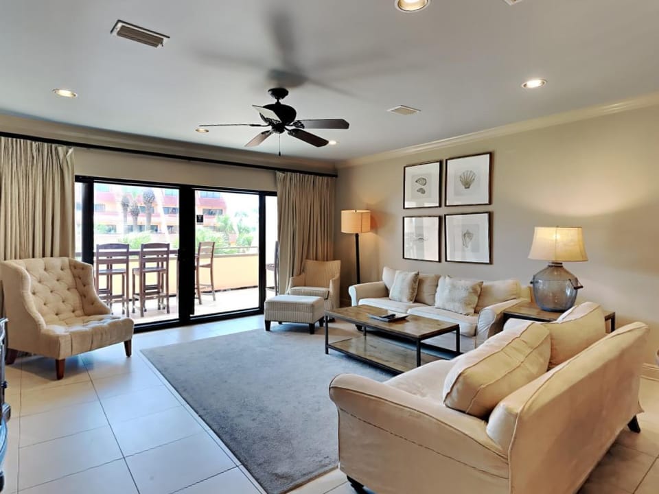 Balcony/Terrace, Living room, Seating area, furniture