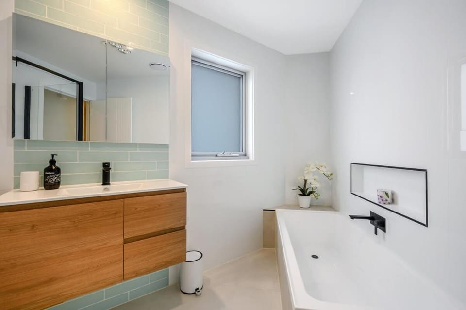 Villa No 5 Brand New close to shops 10 min Airport Villa in Bellerive
