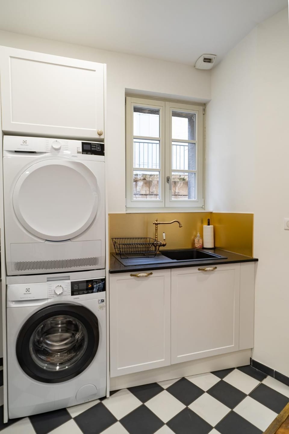 Kitchen or kitchenette, dishwasher, washing machine, dryer