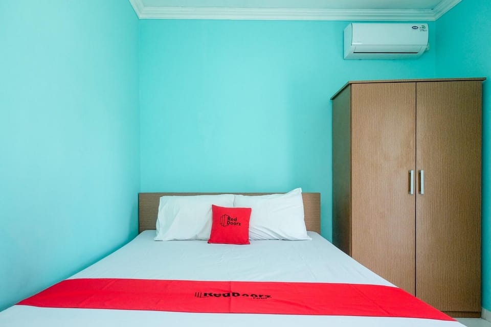 Bed, Bedroom, wardrobe, air conditioner