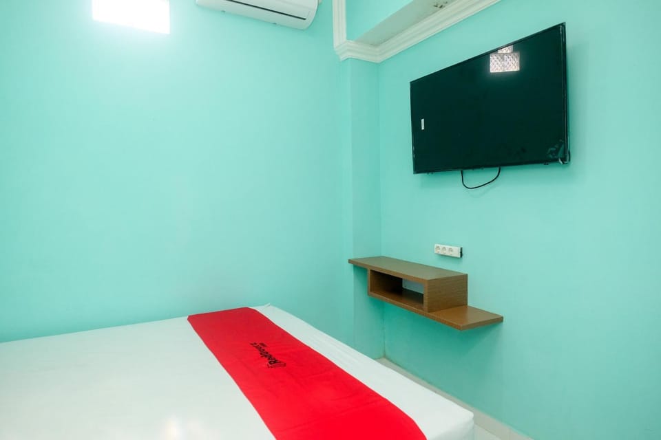 Bed, TV and multimedia, Bedroom