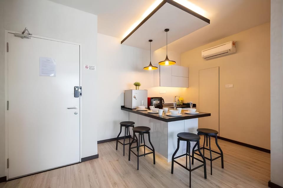 Mansion One l STUDIO l City v Sea View l Gleneagles l By PSH Apartment in George Town
