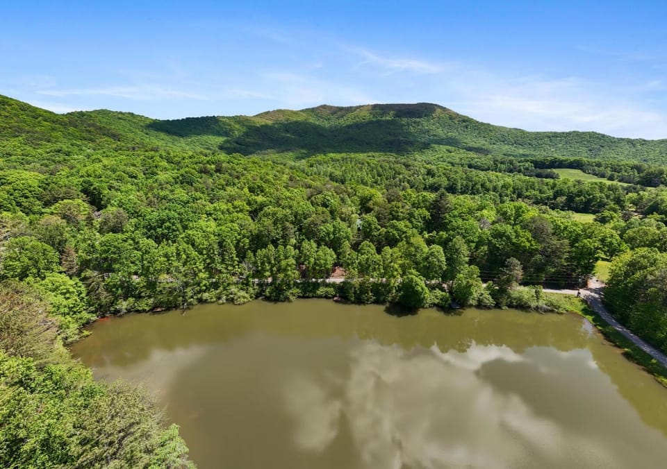 JW Hidden Lakes House in Georgia