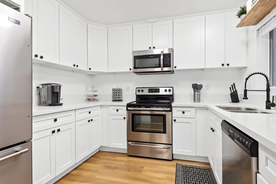 Coffee/tea facilities, Kitchen or kitchenette, dishwasher, minibar, pet friendly, stove