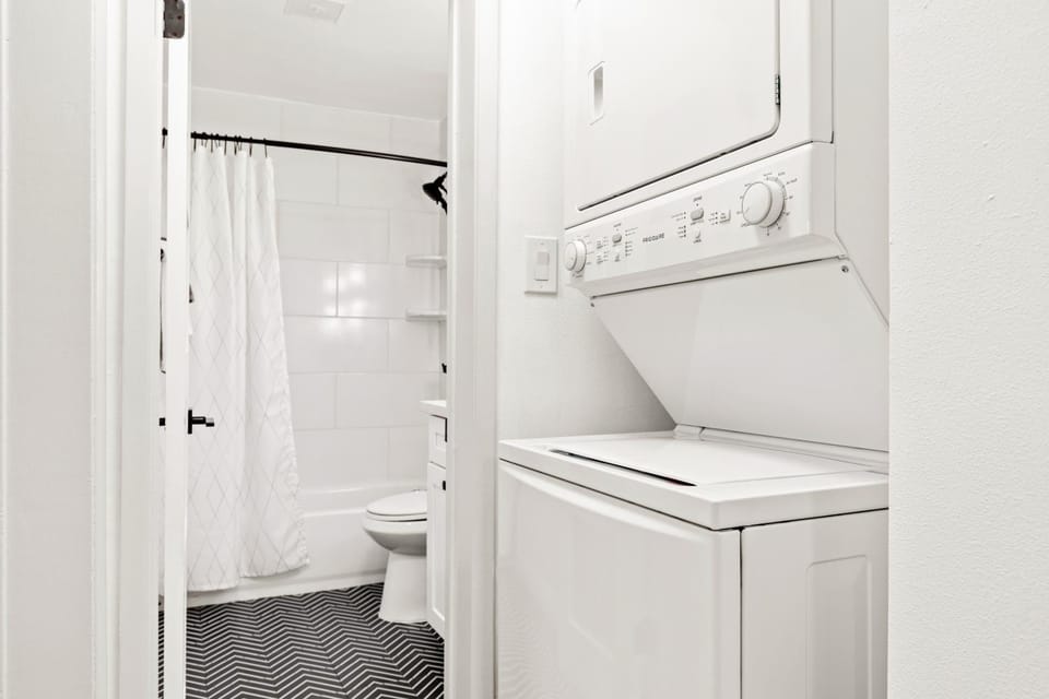 Shower, Toilet, Bathroom, Bath, laundry