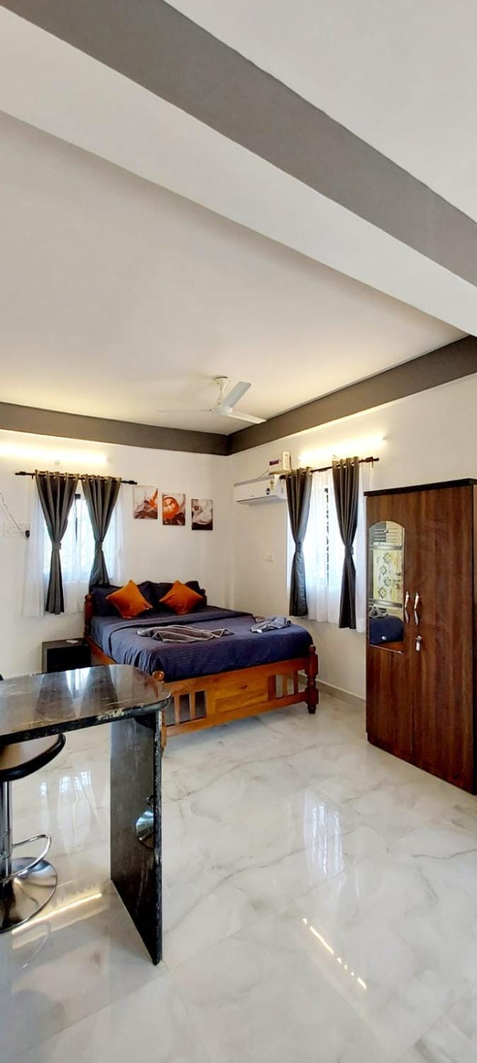 Bedroom, wardrobe
