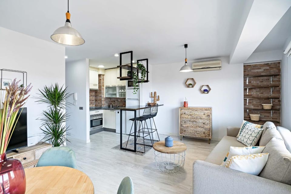 Kitchen or kitchenette, air conditioner