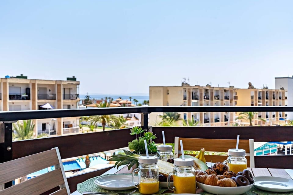 Balcony/Terrace, City view