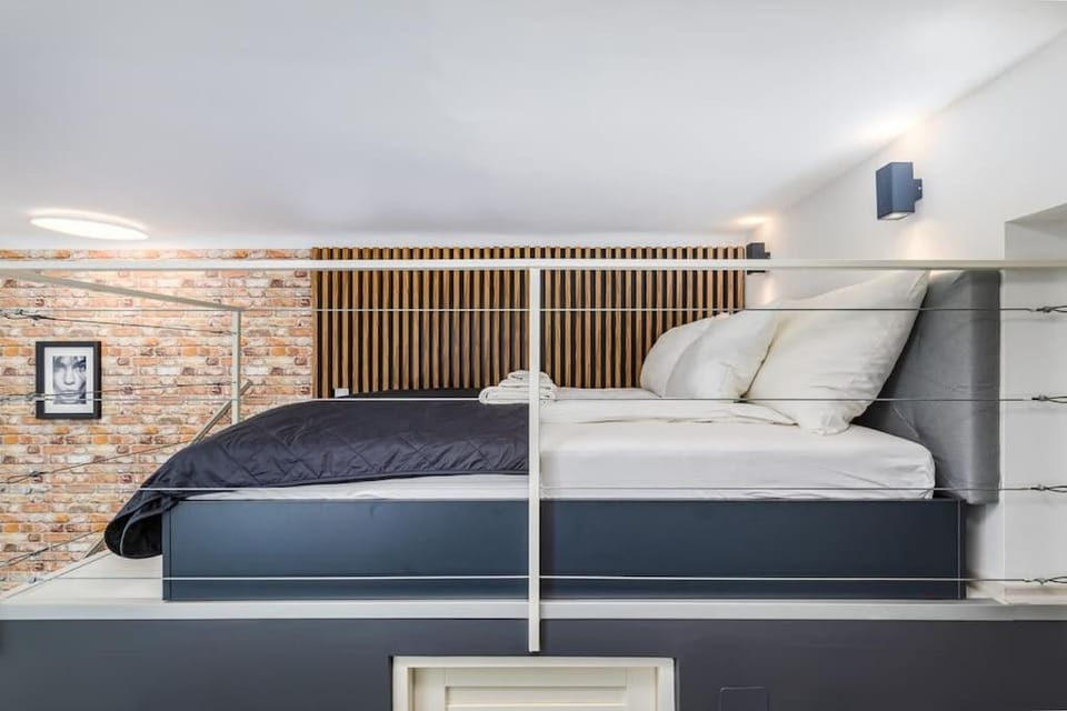 Industrial studio by Danube, Margaret island Apartment in Budapest