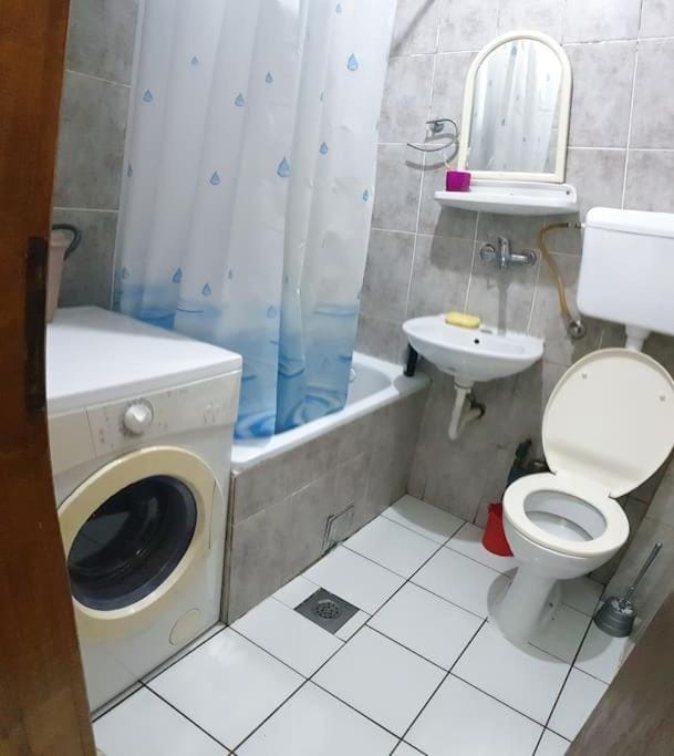 Toilet, Bathroom, Bath, washing machine