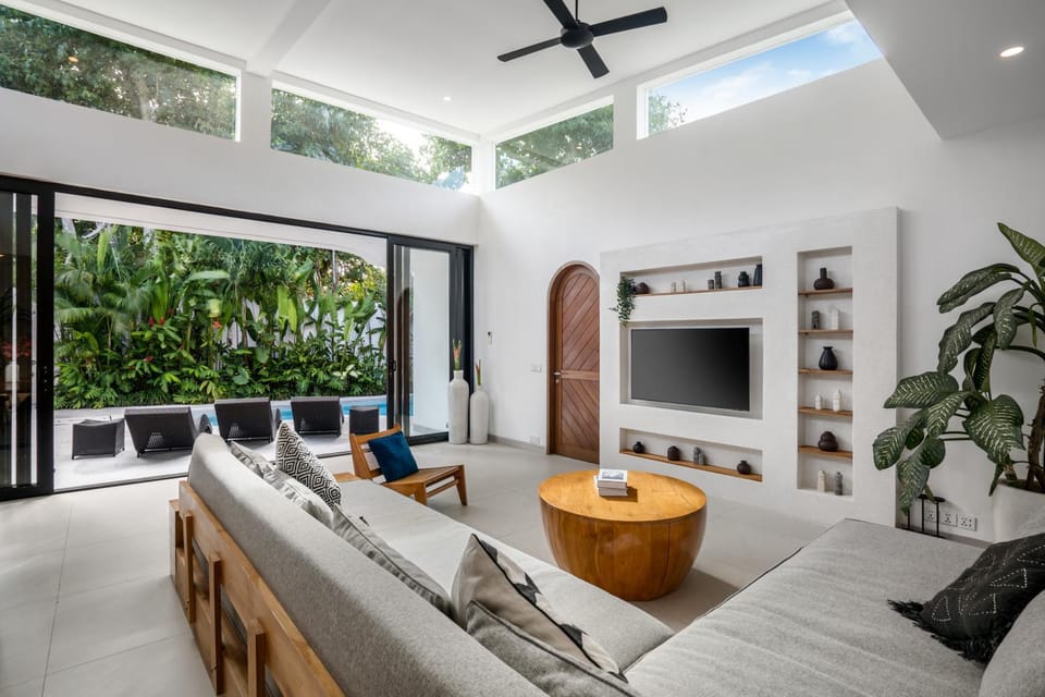 Communal lounge/ TV room, Living room, Seating area