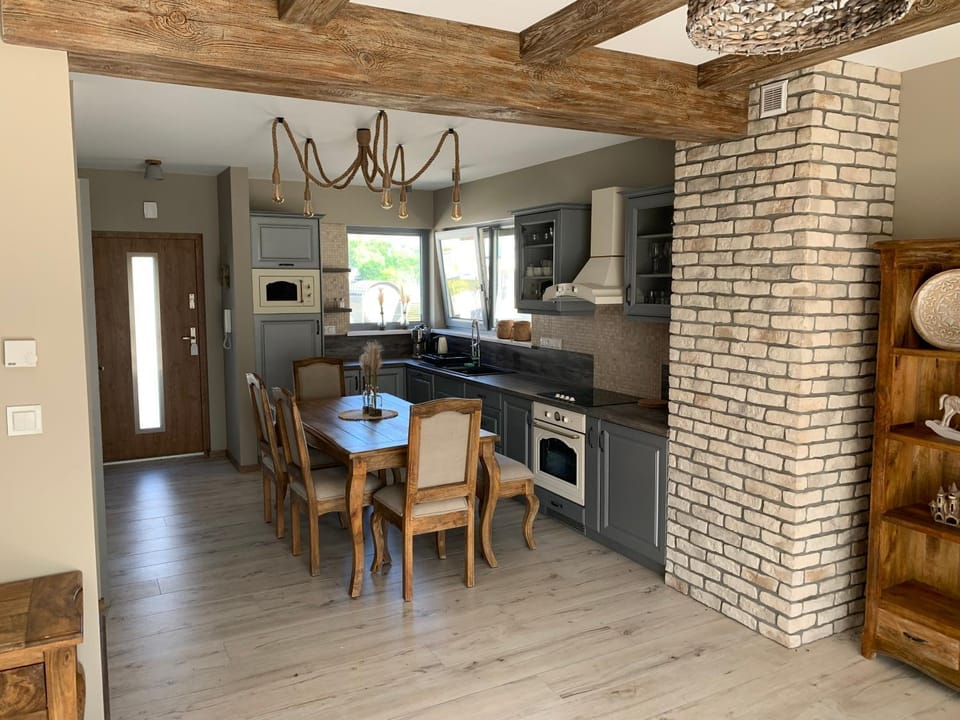 Kitchen or kitchenette, Dining area, dishwasher, stove