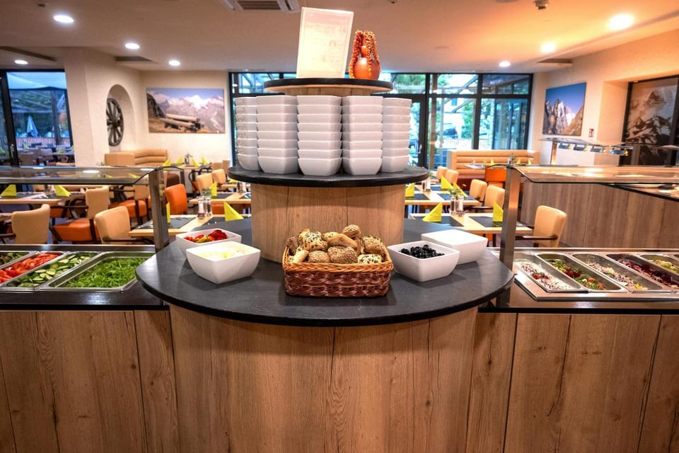 Restaurant/places to eat, Meals