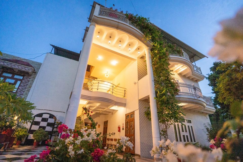 Property building, View (from property/room), Balcony/Terrace, Garden view