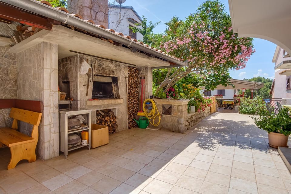 Patio, Day, BBQ facilities