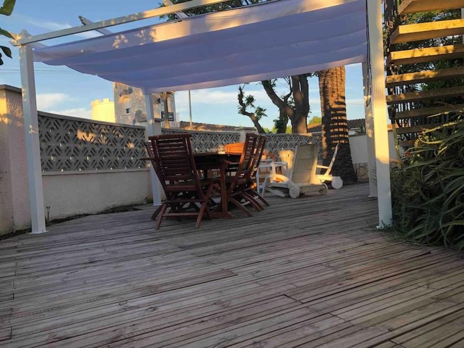 Patio, Dining area