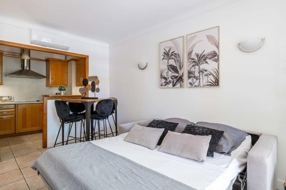 Bed, Kitchen or kitchenette, Living room, Photo of the whole room, Dining area, Bedroom, minibar, pet friendly, stove