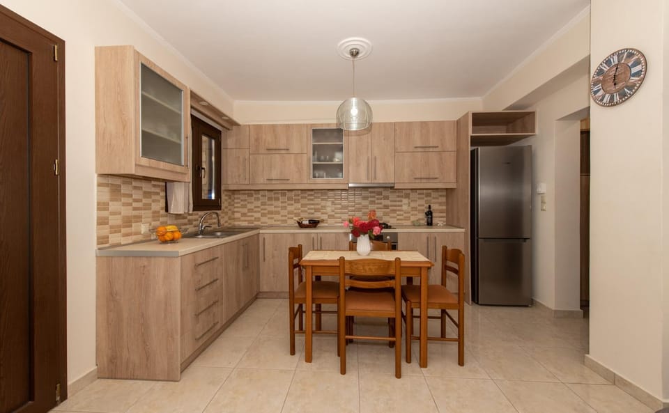 Kitchen or kitchenette, Dining area, pet friendly, stove