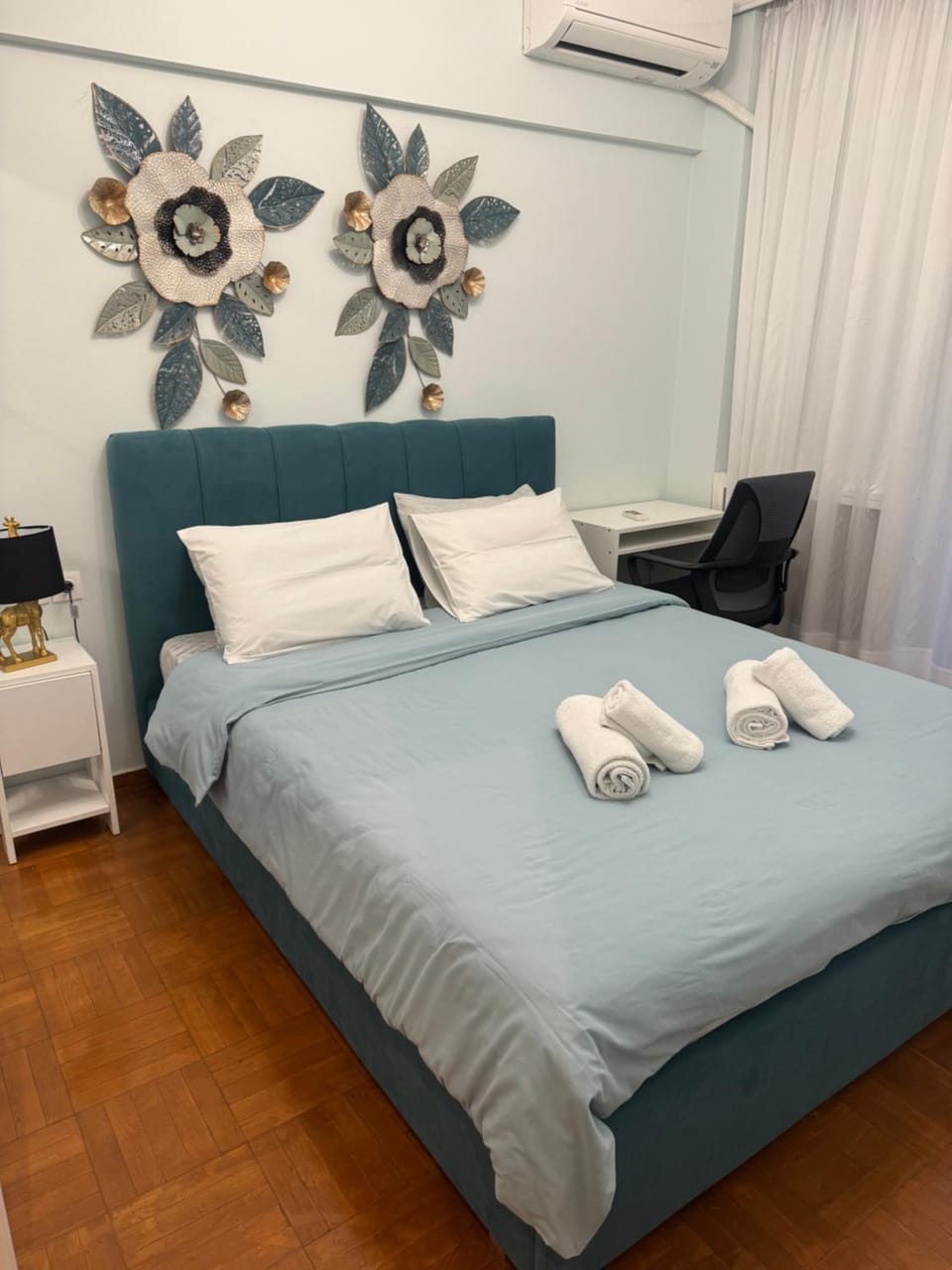 Bedroom, towels, air conditioner