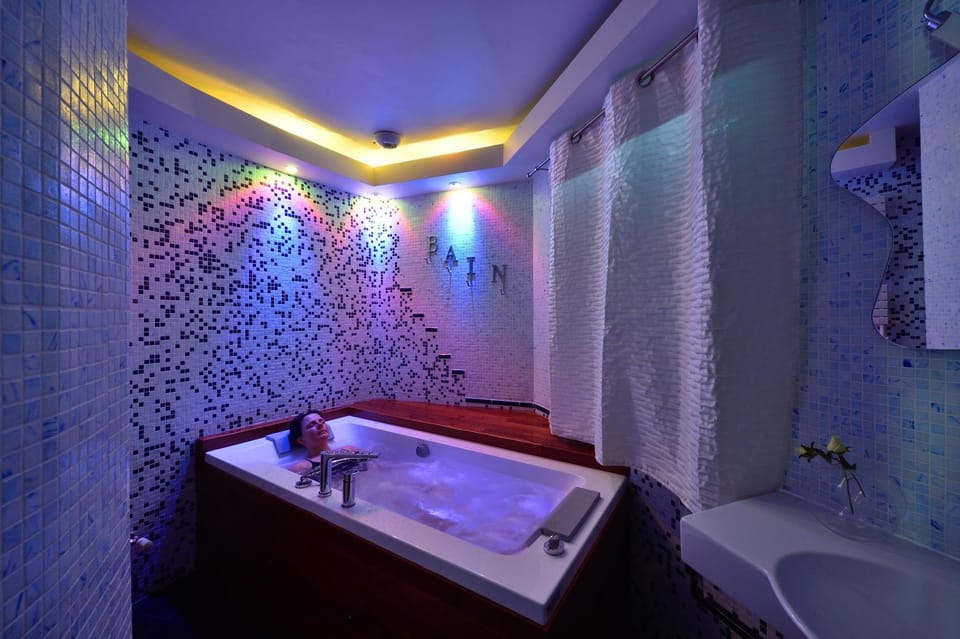 Bathroom, Photo of the whole room