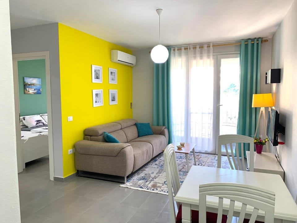 TV and multimedia, Living room, Photo of the whole room, Seating area, Dining area, air conditioner