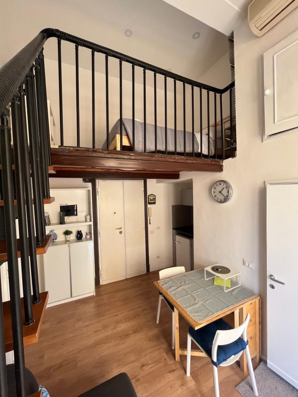 Studio flat ultimo piano in centro Apartment in Rome