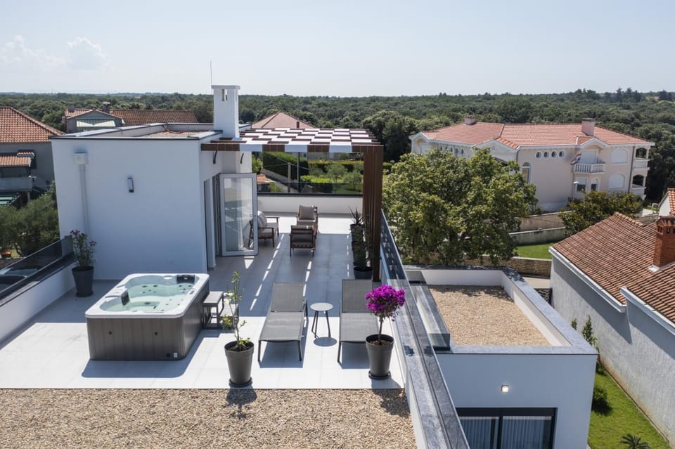Property building, Day, Bird's eye view, View (from property/room), Balcony/Terrace