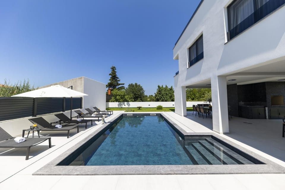 Property building, Pool view, Swimming pool, sunbed