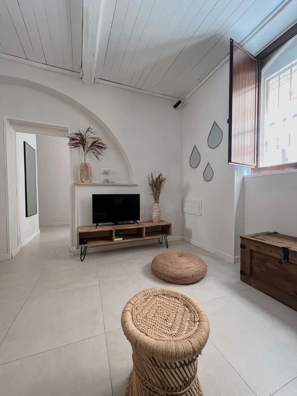 Communal lounge/ TV room, TV and multimedia, Living room