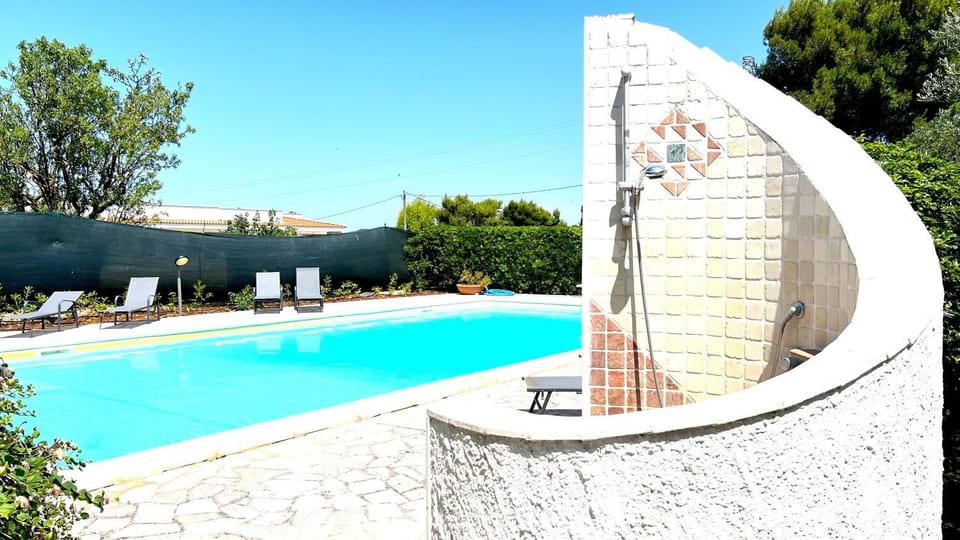Shower, Property building, Pool view, Swimming pool, sunbed