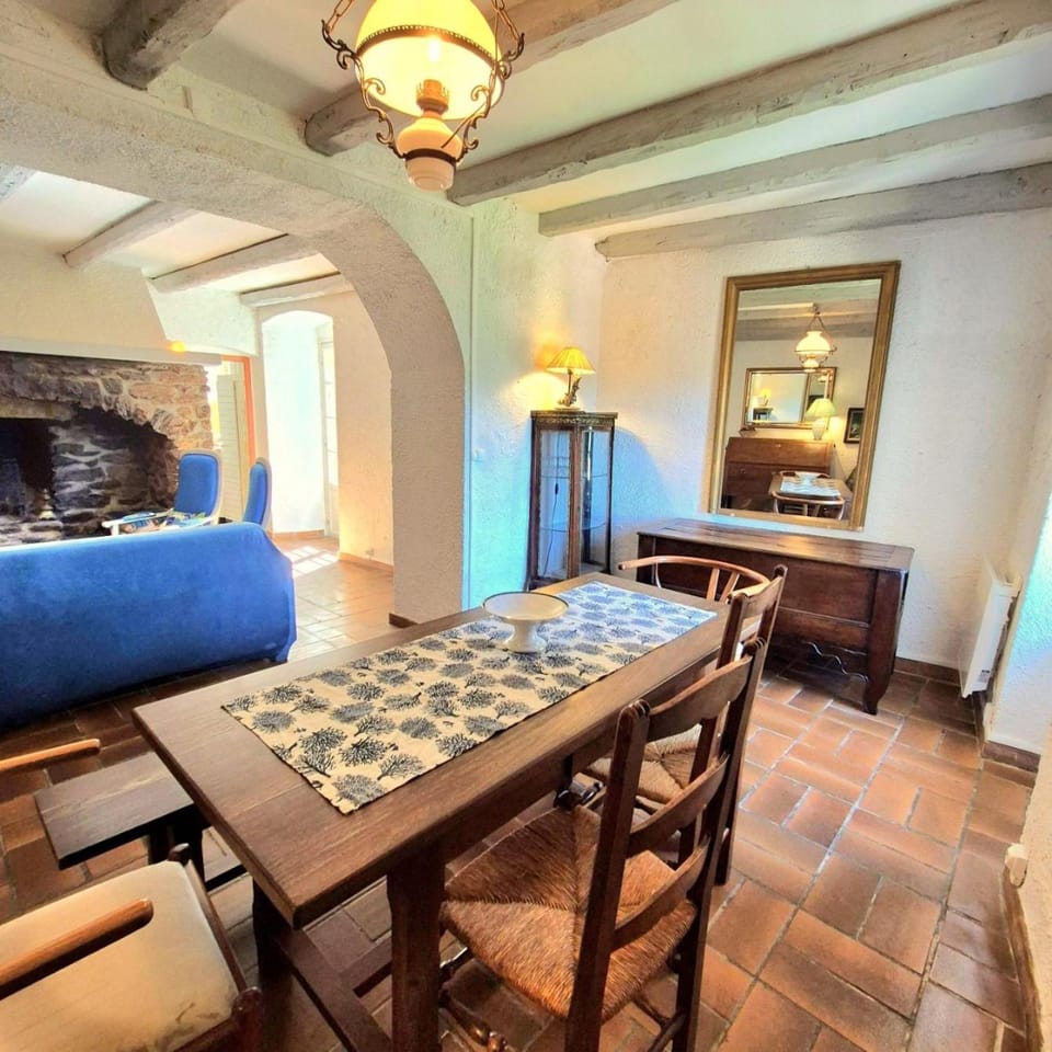 Dining area, Meals