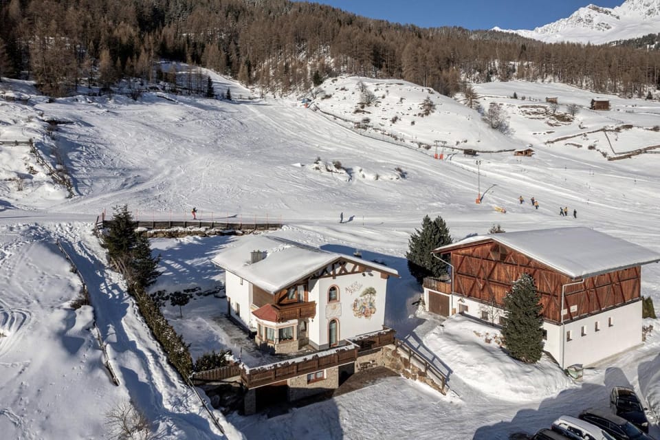 Property building, Skiing, Skiing