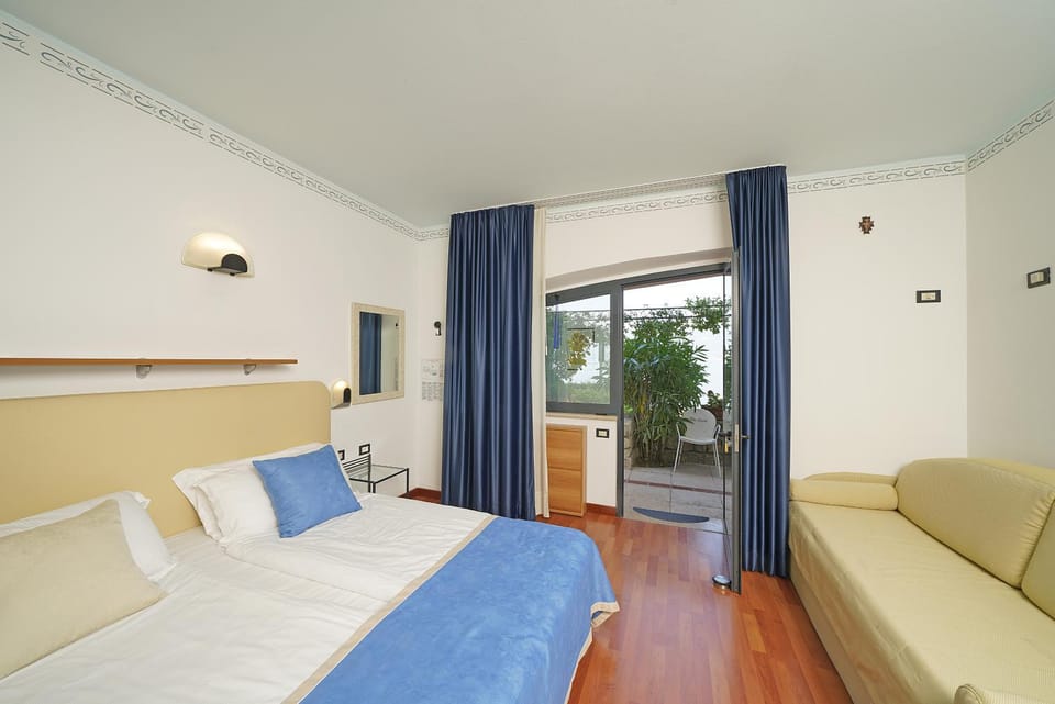 Bed, View (from property/room), Balcony/Terrace, Photo of the whole room