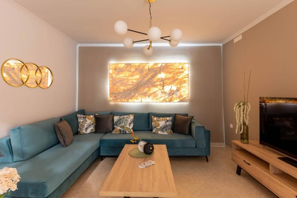 Communal lounge/ TV room, TV and multimedia, Living room, Seating area, Evening entertainment