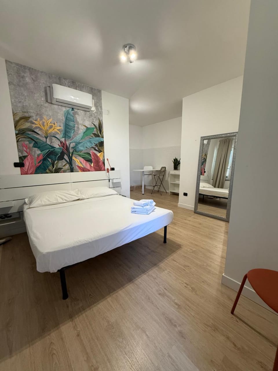 Bathroom, Photo of the whole room, Bedroom